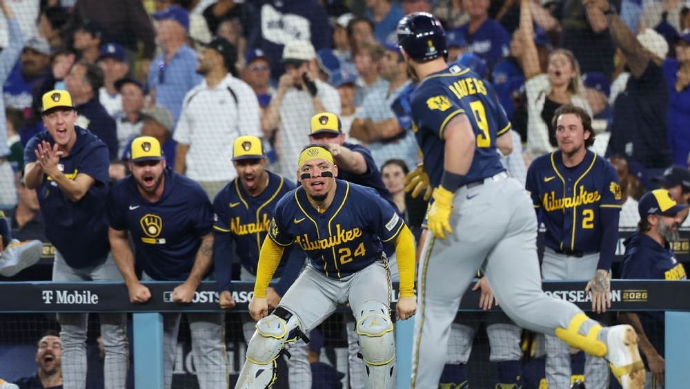 img of Bauers' epic HR rocks Dodgers, helps move Brewers one...