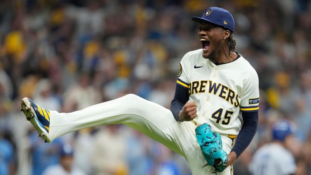 img of Brewers down Dodgers in NLCS opener: Takeaways,...