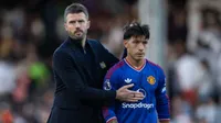 Carrick: No Man United dressing room division after...