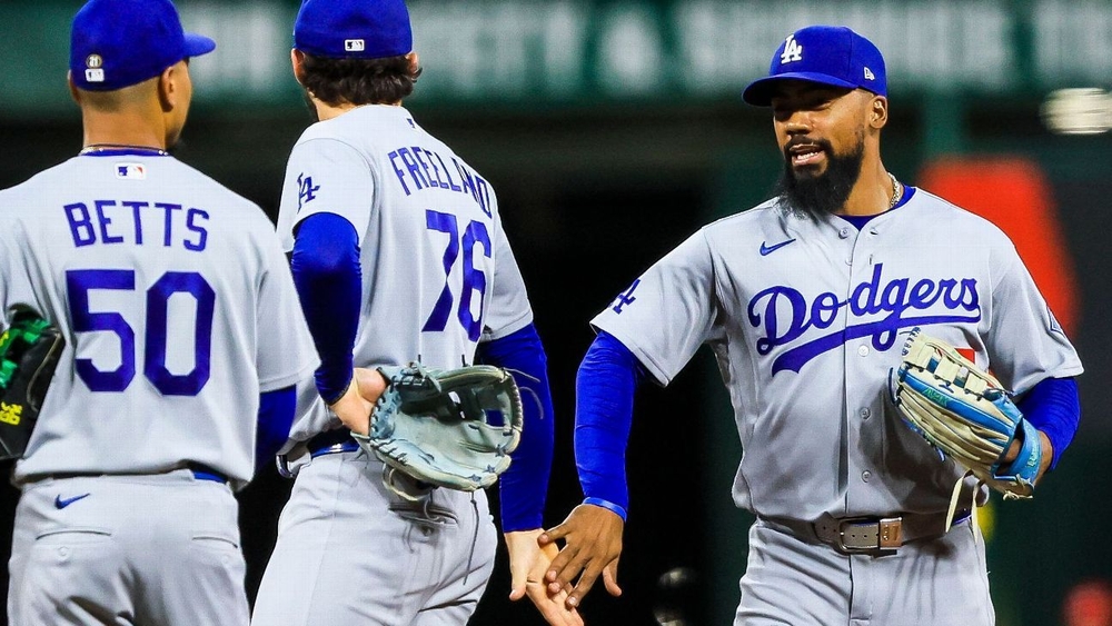 img of Dodgers to start playoffs still as World Series favorites