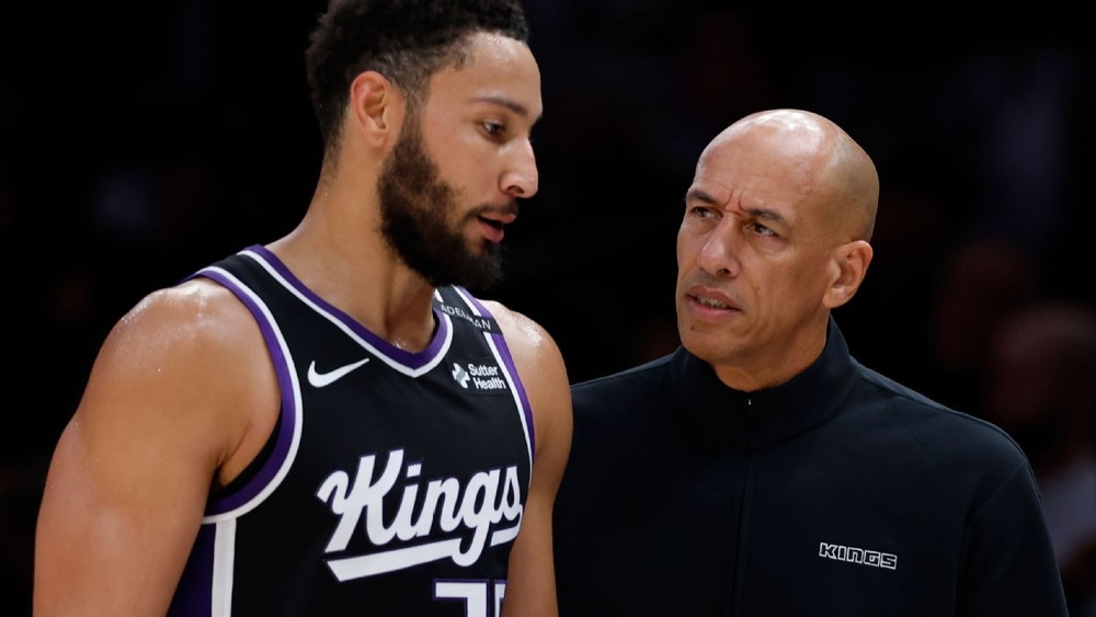 img of Kings guard Simmons has torn Achilles tendon, will...