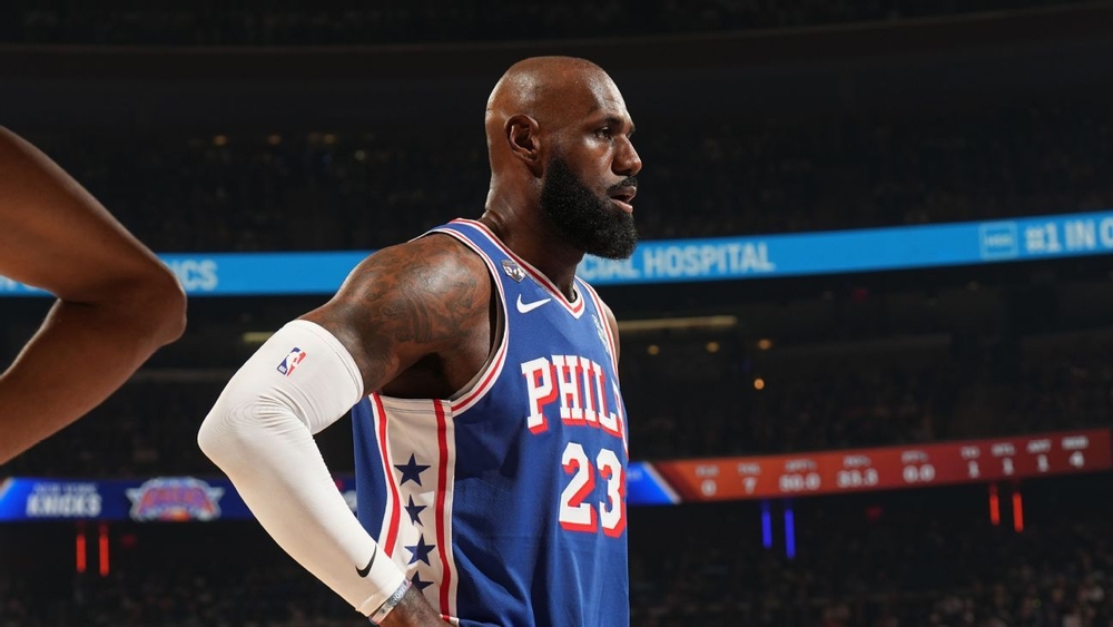 img of LeBron responds to Trump's criticism, calls it 'slow...