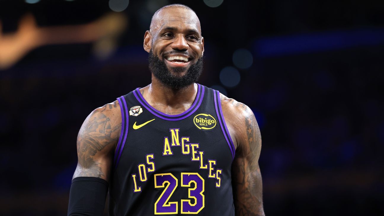 LeBron tells Lakers he plans to play elsewhere