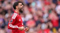 Man Utd thrash Ipswich, Fernandes nets hat trick