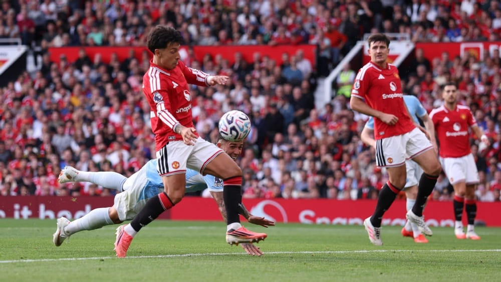 img of Premier League VAR review: Wrongly awarded goal costs Man United