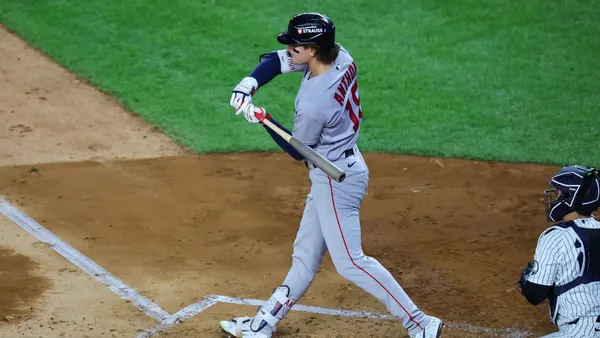 img of Red Sox lose OF Anthony to hand injury; Game 2 status...
