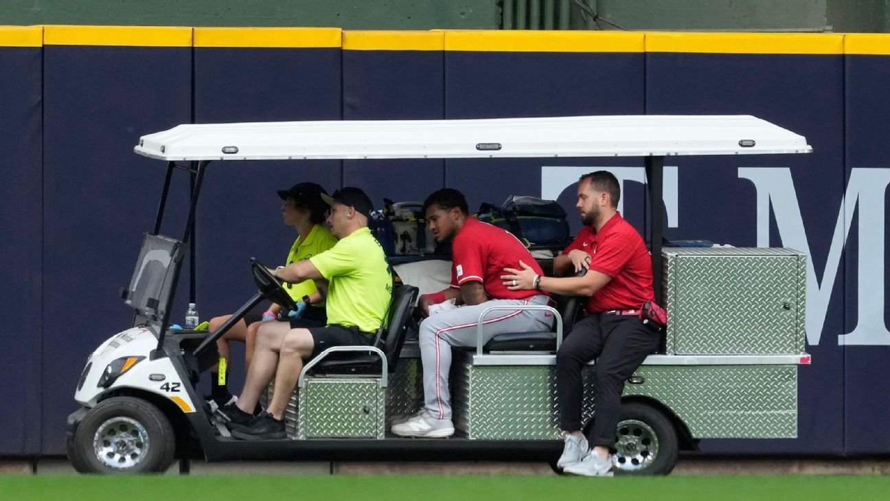 Reds put OF Myers on IL, activate reliever Pagan