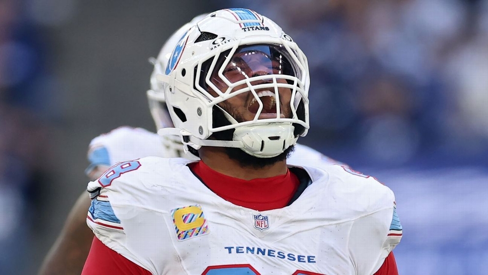 img of Sources: Bears acquire All-Pro DT Simmons in...