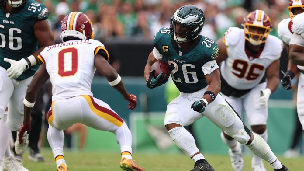 img of Sources: Eagles RB Barkley expected to practice, in...