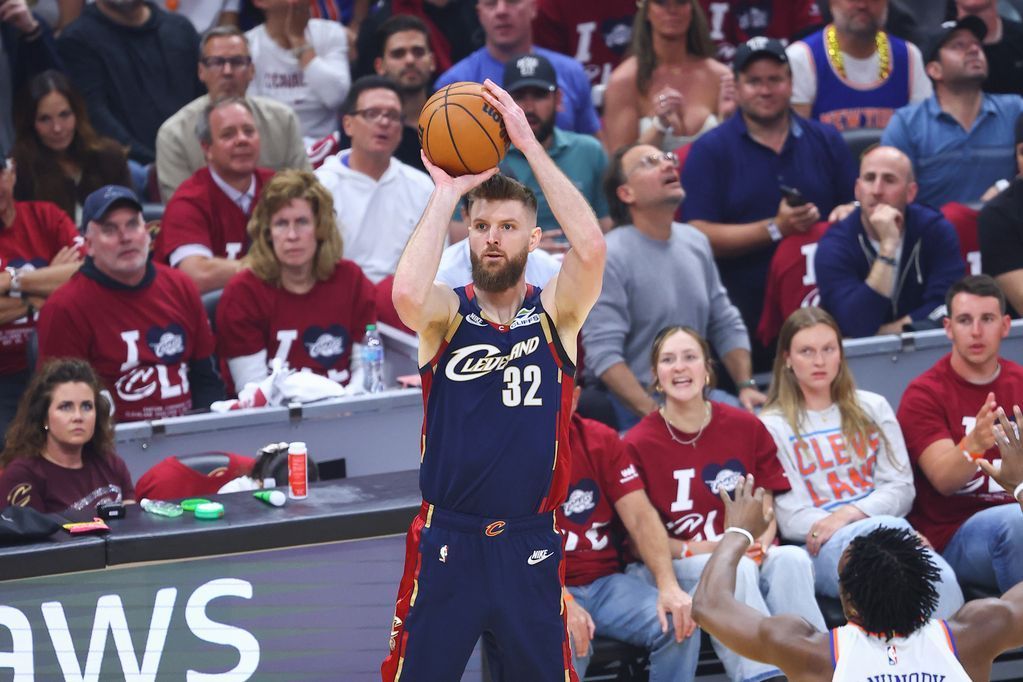 Sources: Sixers land Wade on 4-year, $39M deal