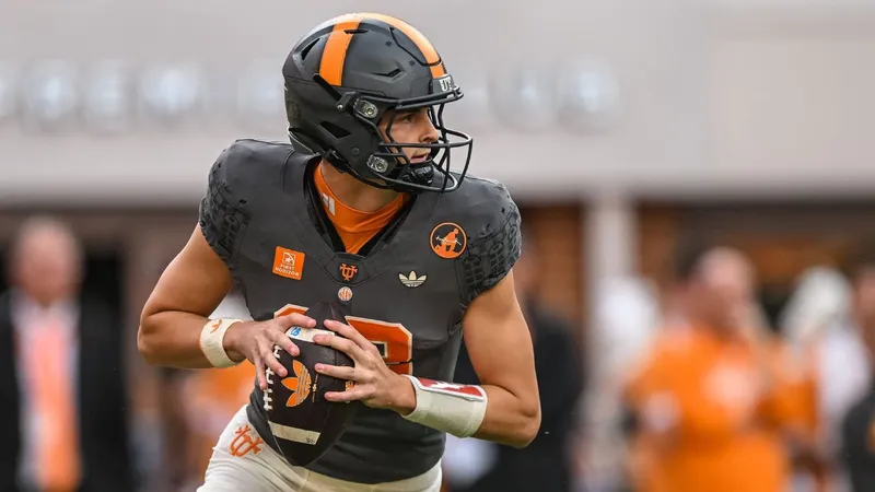 Sources: Vols sticking with QB MacIntyre as starter...